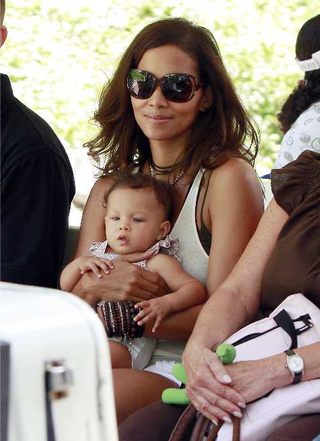 Illustration for article titled Halle Berry Brings Out The Baby • Hugh Jackman Goes Java